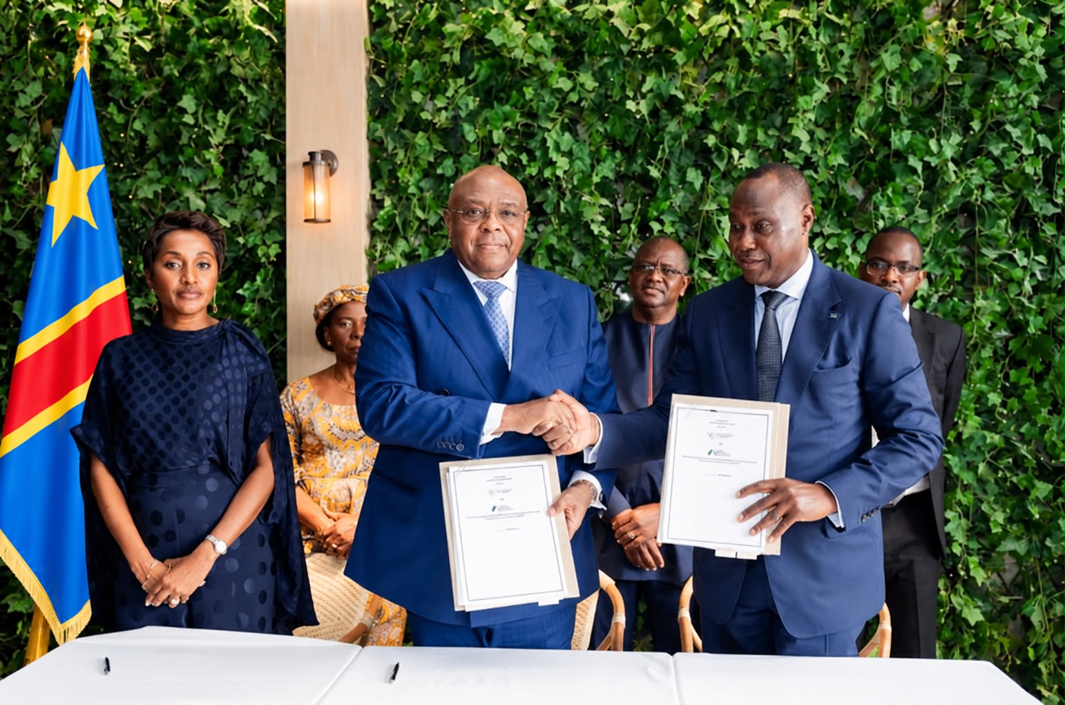 Le VPM Jean-Pierre Bemba signe avec l’Africa Finance Corporation deux accords stratégiques pour le développement de MetroKin et du chemin de fer Kinshasa-Banana